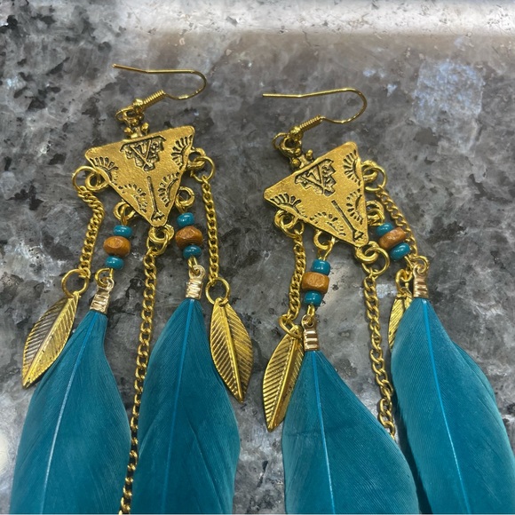 ⭕️BOGO FREE⭕️ Blue boho earrings with gold triangles and feathers / NWOT - Picture 4 of 6